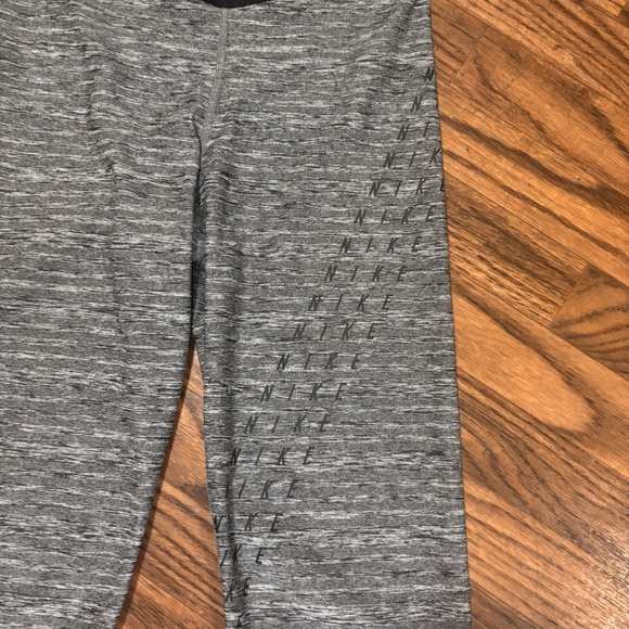 Nike Dri Fit * Woman Crop Victory Nike Wrap Graphics. Woman Size Small. - Picture 2 of 11